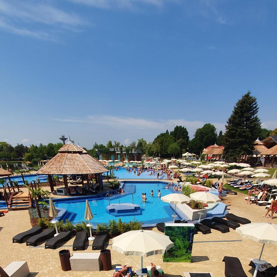 Relax Wellness Manzard Hajdúszoboszló Apartamento Exterior foto