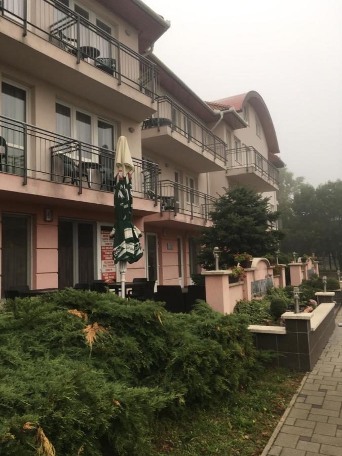 Relax Wellness Manzard Hajdúszoboszló Apartamento Exterior foto