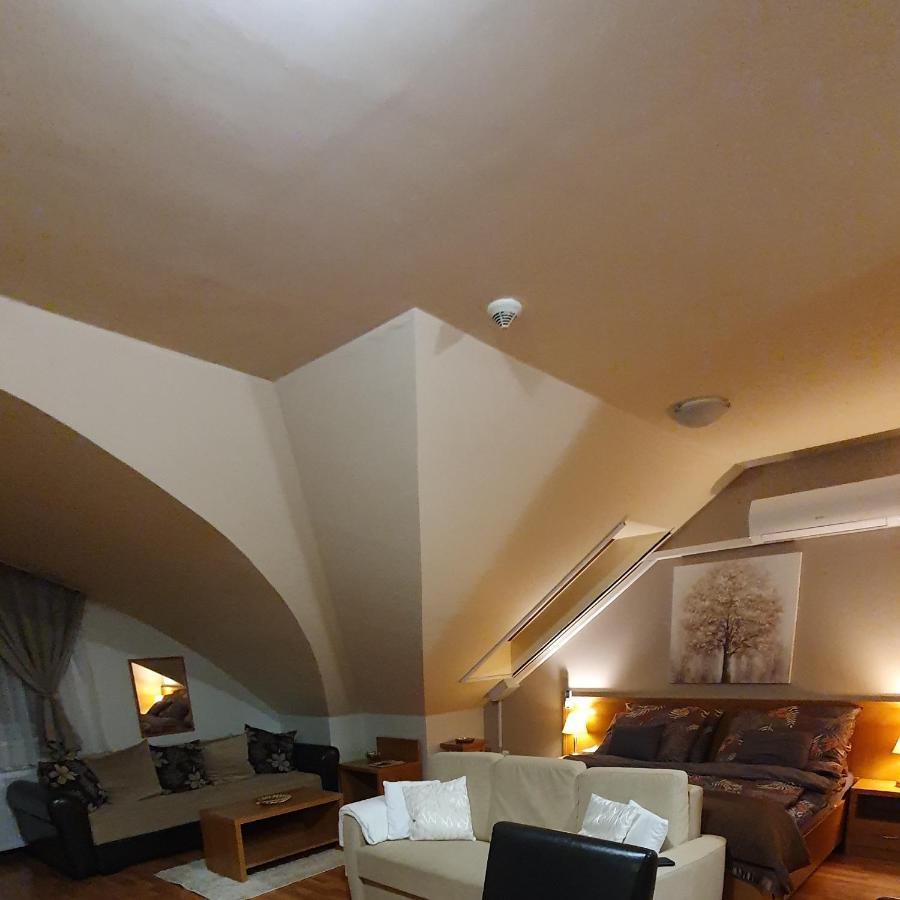 Relax Wellness Manzard Hajdúszoboszló Apartamento Exterior foto
